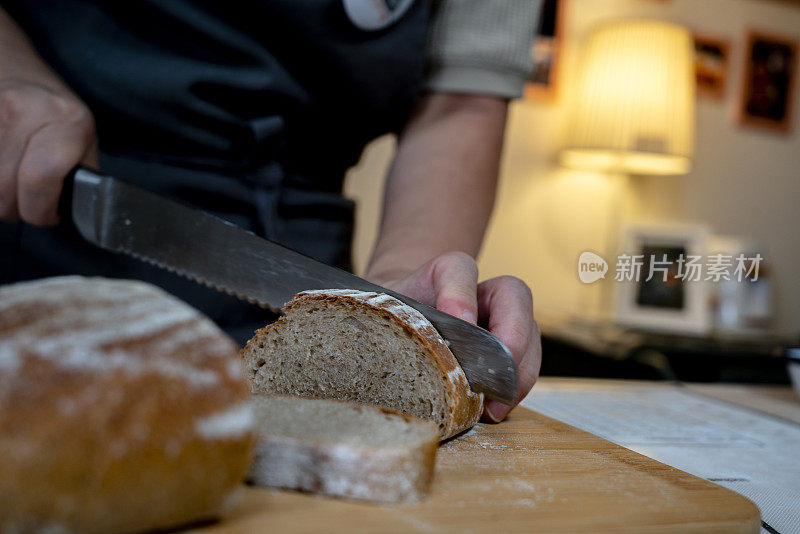 自制的全麦和黑麦面包