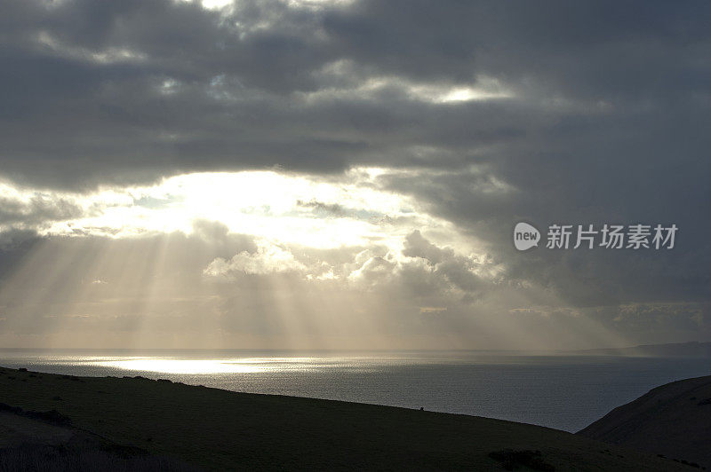 英格兰多塞特侏罗纪海岸的日出景观
