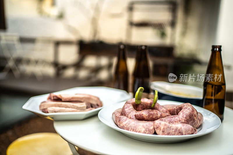 食物和饮料在家里烧烤