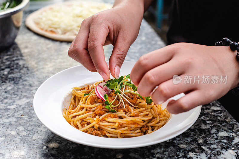 在家做意大利肉酱面