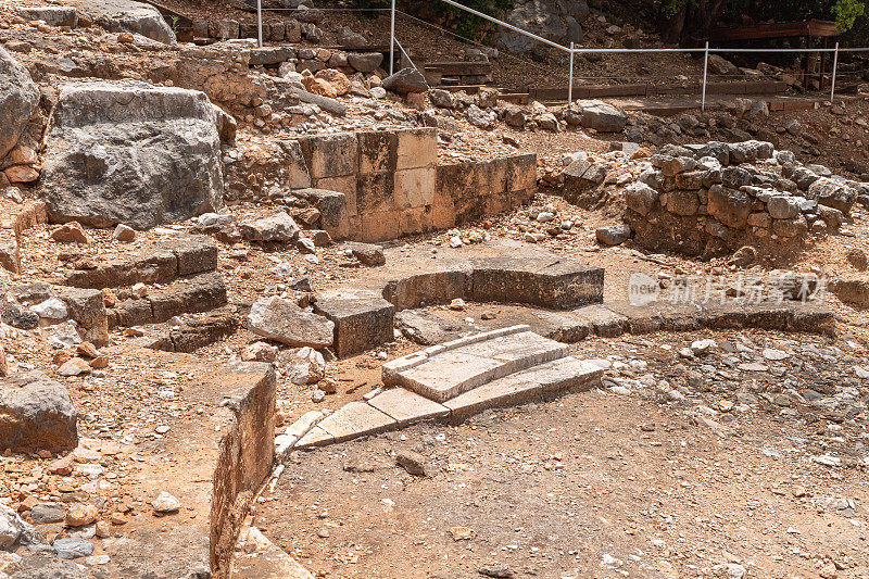位于以色列北部国家公园附近的一座寺庙的废墟