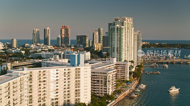 迈阿密海滩海滨豪华住宅的鸟瞰图