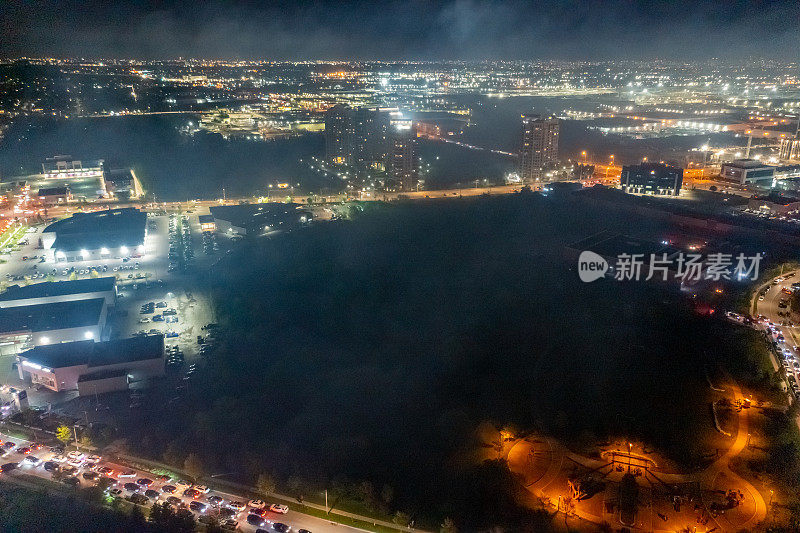 维多利亚白天夜晚的空中城市景观，沃恩，安大略省