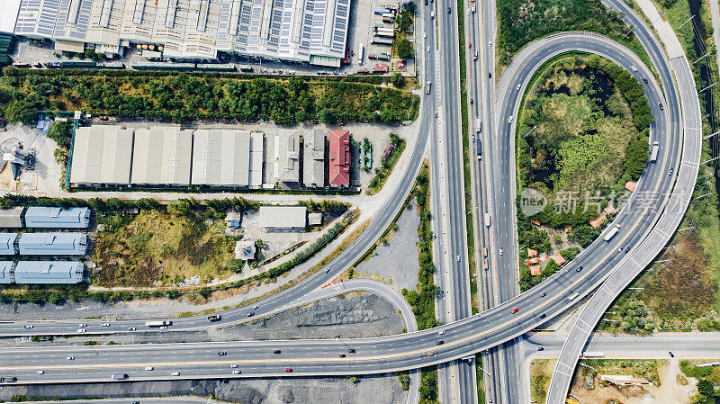 大型公路立交鸟瞰图。