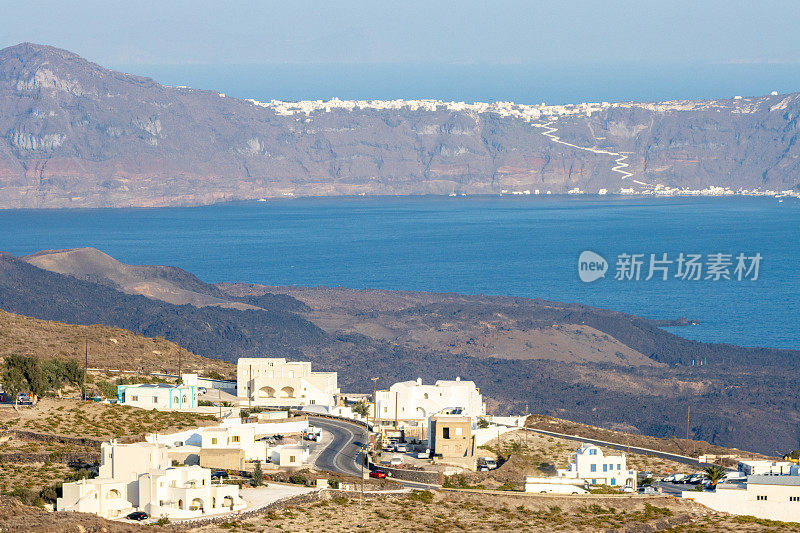 希腊爱琴海群岛南部的圣托里尼火山口