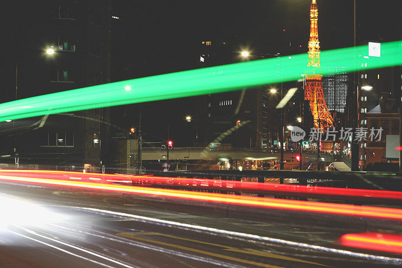 高速公路和东京塔的夜晚