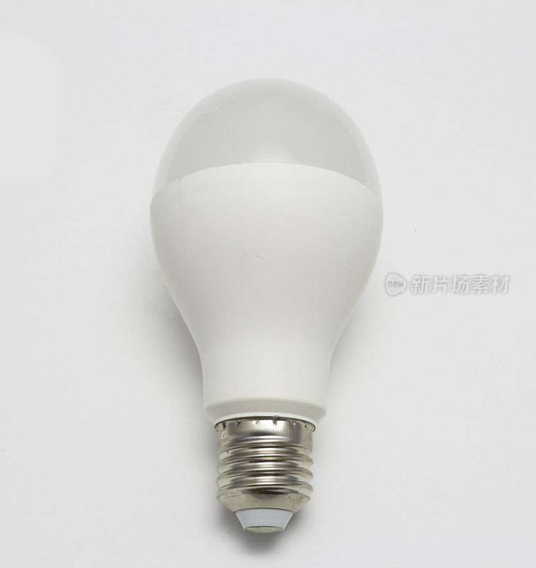 LED灯泡孤立的白色背景