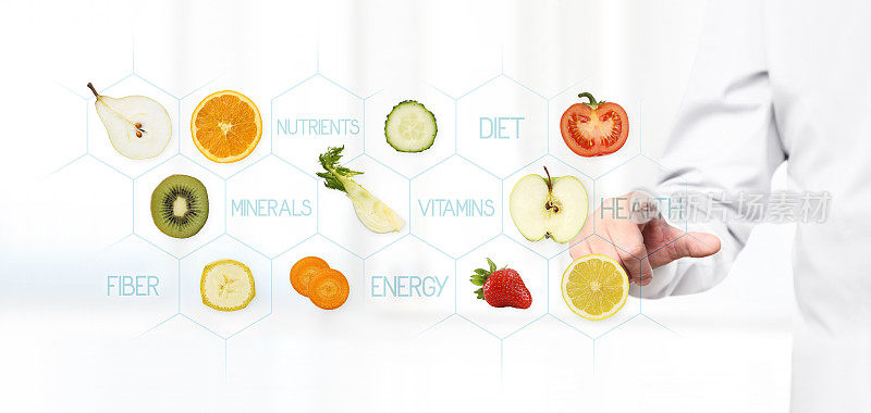 健康食品理念，营养师医生指指水果