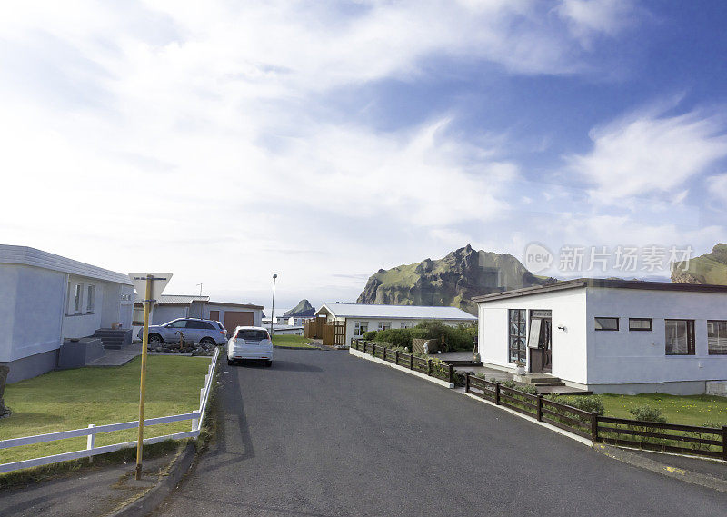 冰岛威斯特曼群岛(Vestmannaeyjar)的住房社区