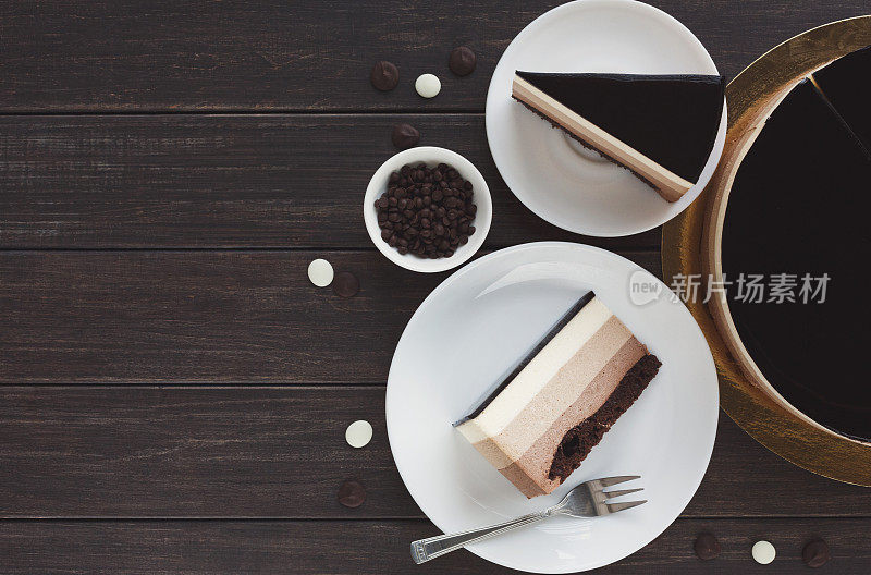 三层巧克力慕斯蛋糕与釉