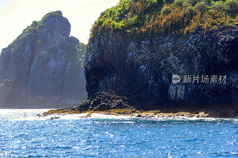 费尔南多・迪诺罗尼亚拥有大海、高山和天空，令人惊叹的风景。