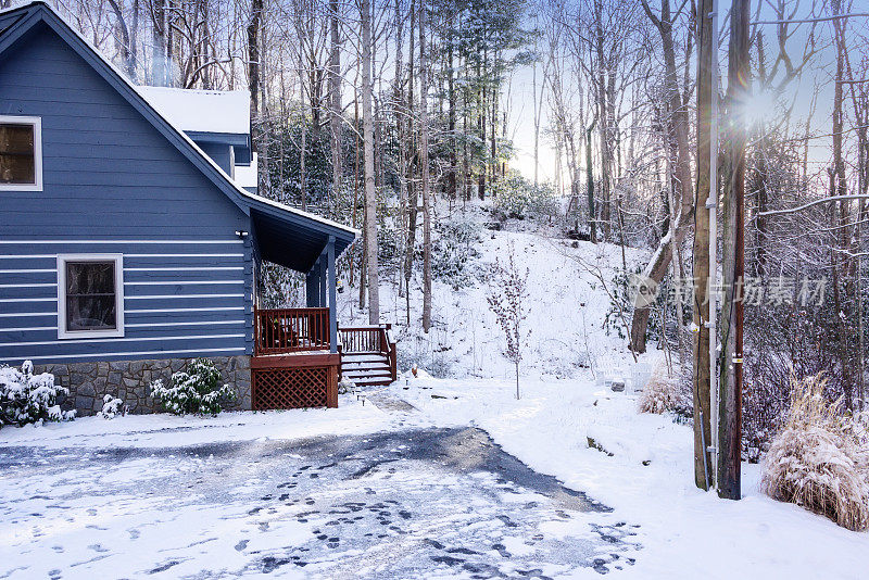 雪中的小屋