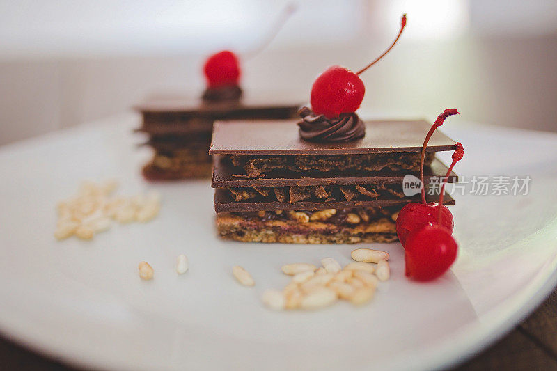 巧克力和樱桃蛋糕