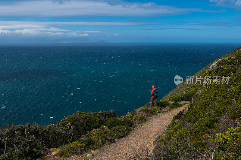 在南非开普敦附近美丽的海角岬徒步旅行