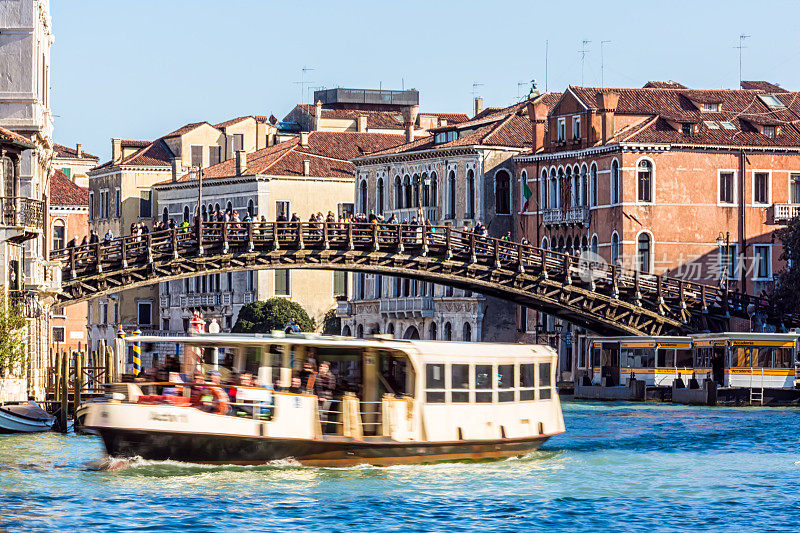 威尼斯大运河和学院桥