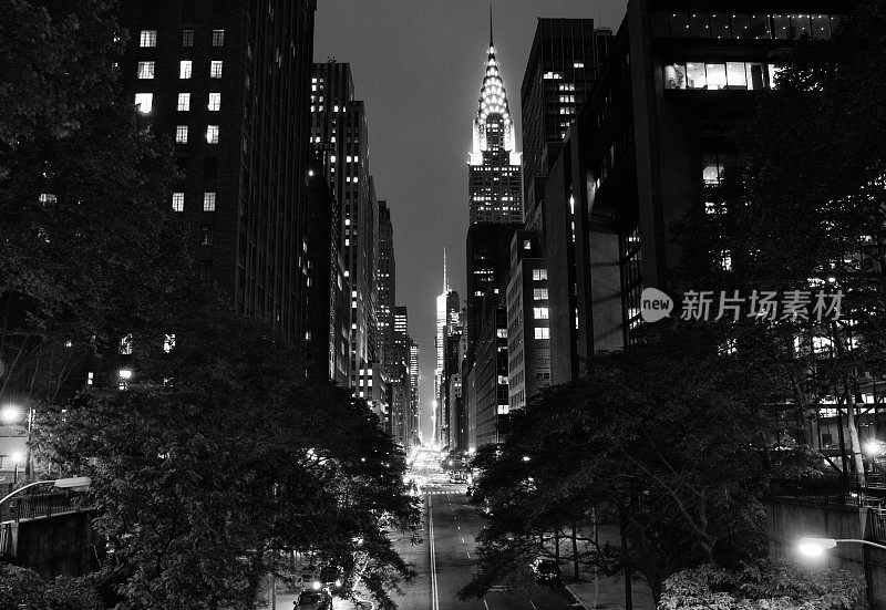 纽约《夜中的42街》黑色和白色。