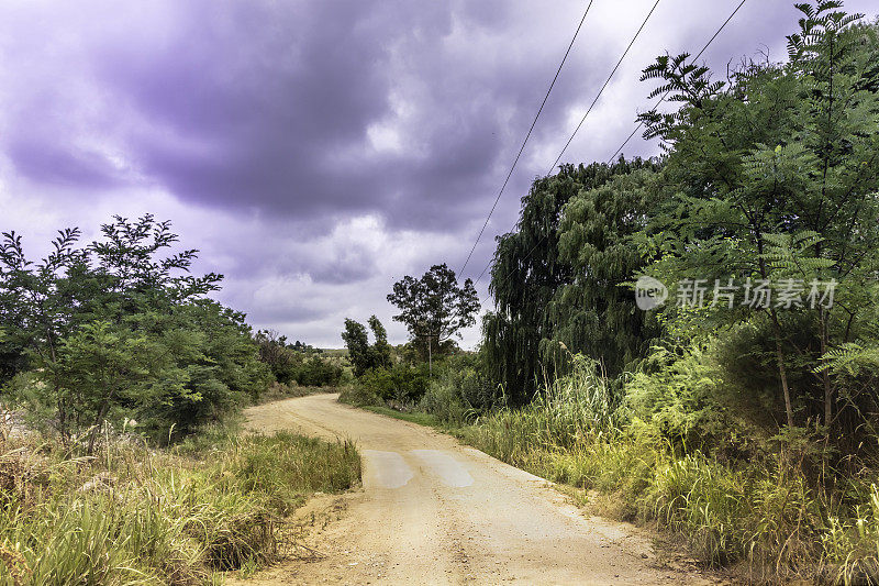 南非Muldersdrift的一条乡间小路