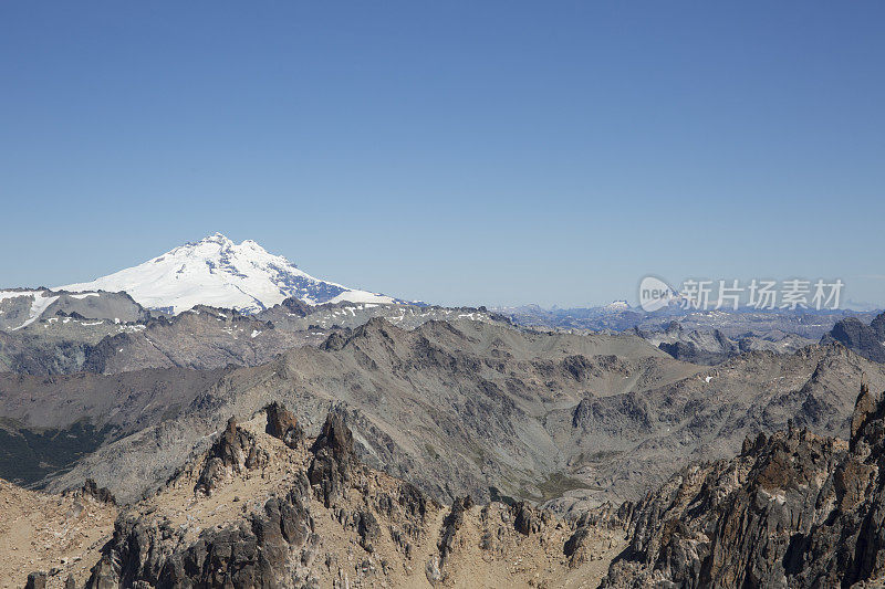 山脉和雪盖火山，塞罗・特罗纳多