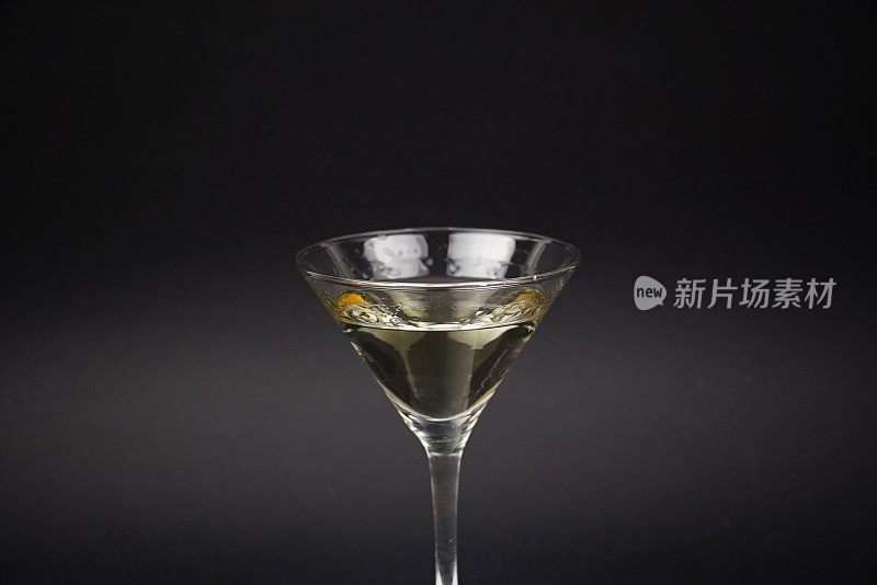 黑色马提尼鸡尾酒