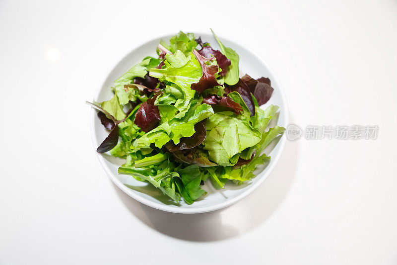 健康饮食:几碗美味的生菜