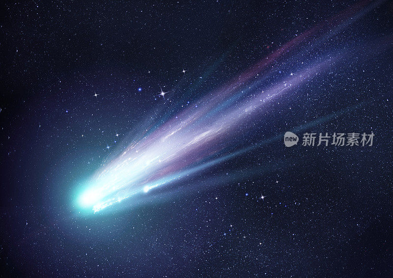 晚上的超级明亮彗星