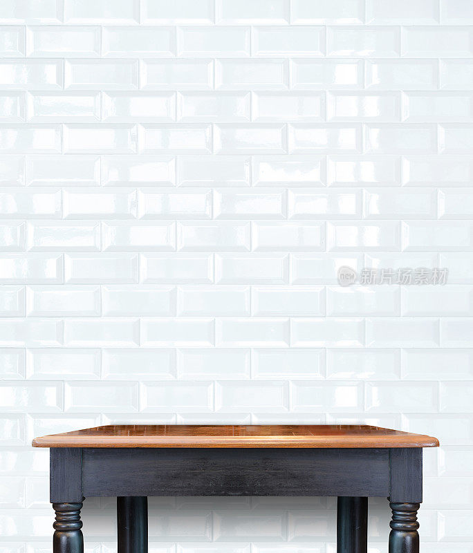 空木古董桌，砖瓦墙上，仿造