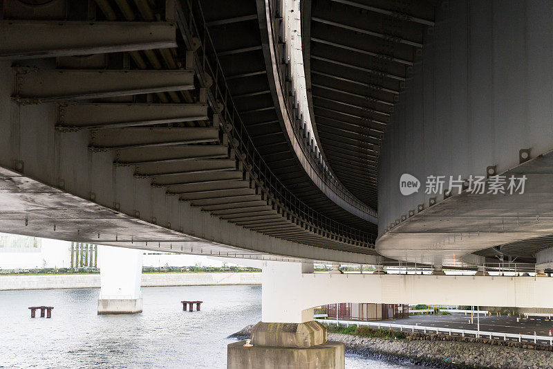 日本东京彩虹桥和东京湾