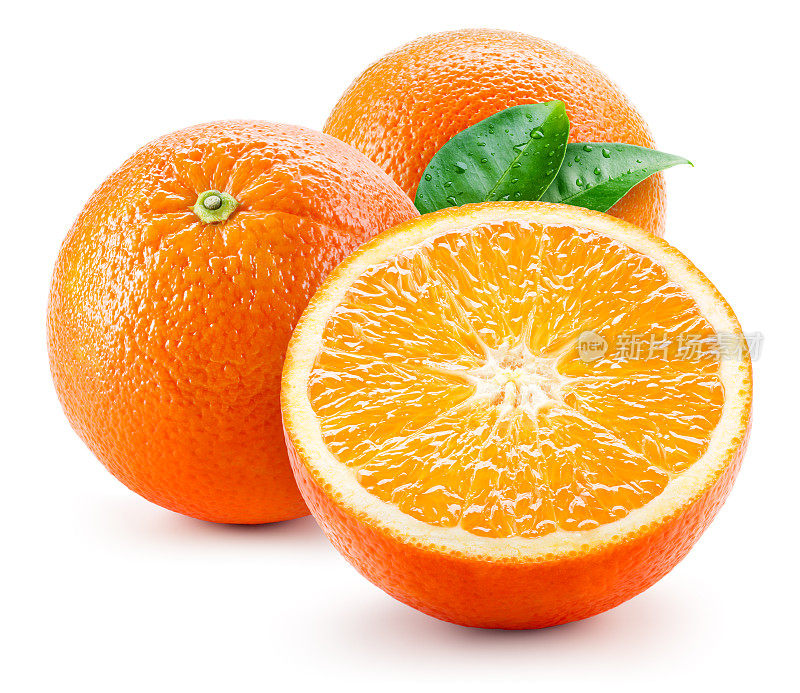 橙色的果实，湿叶孤立在白色上