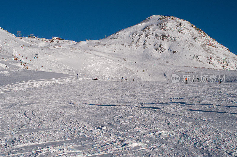 滑雪的痕迹。法国