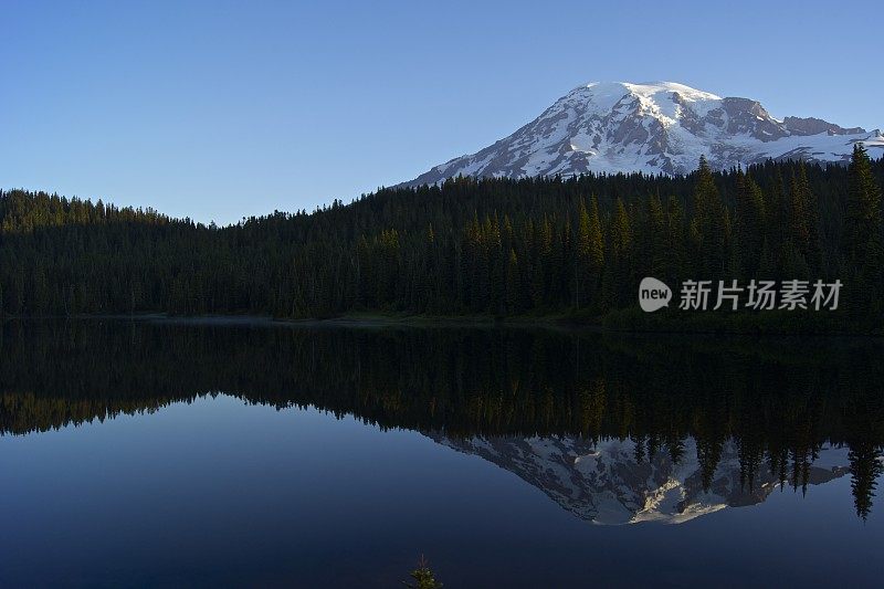 雷尼尔山蓝冰