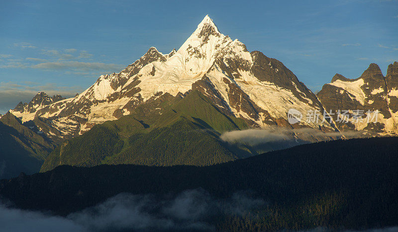 中国香格里拉梅里雪山