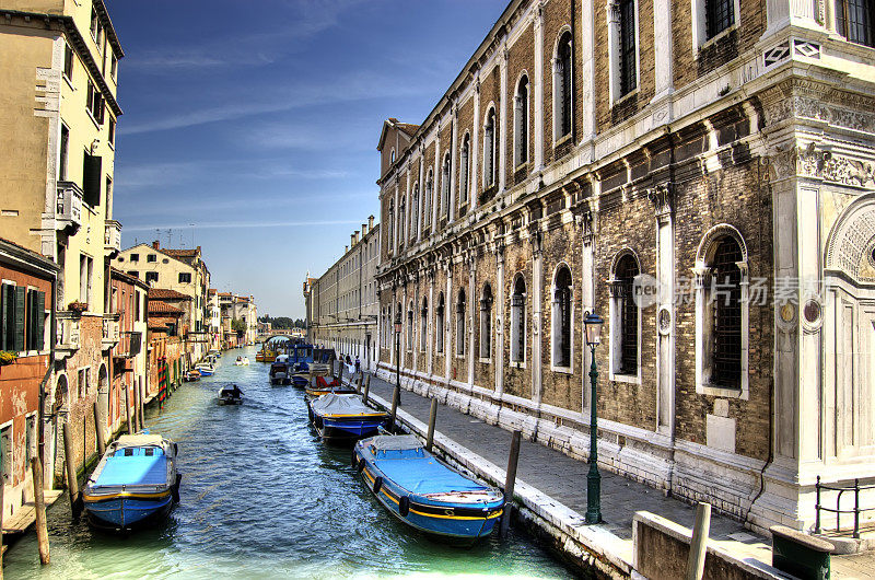 意大利威尼斯的五彩运河