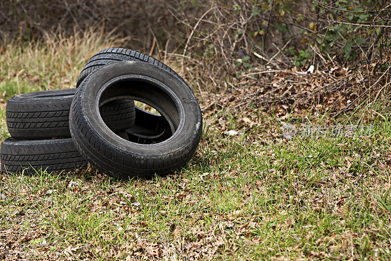轮胎倾倒，污染，环境破坏