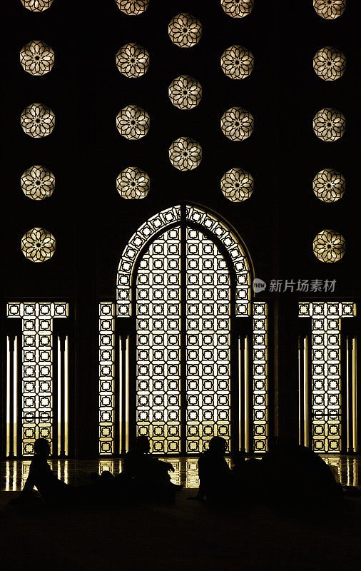 哈桑二世清真寺的窗户，卡萨布兰卡，摩洛哥