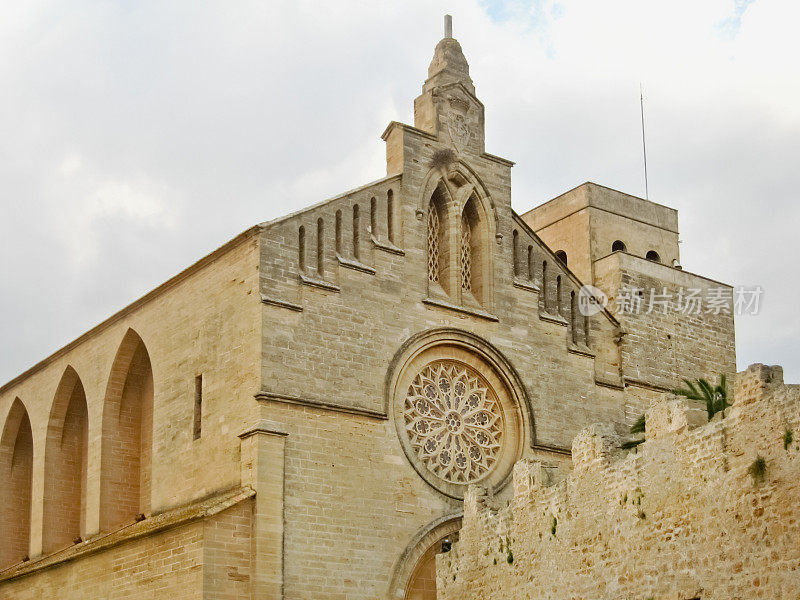 马略卡岛阿尔库迪亚的教堂