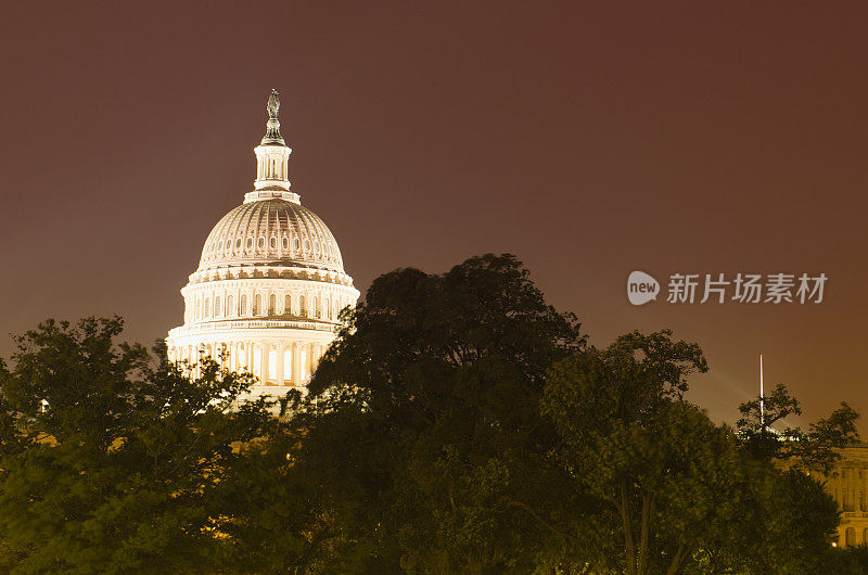 晚上的美国国会大厦——华盛顿特区