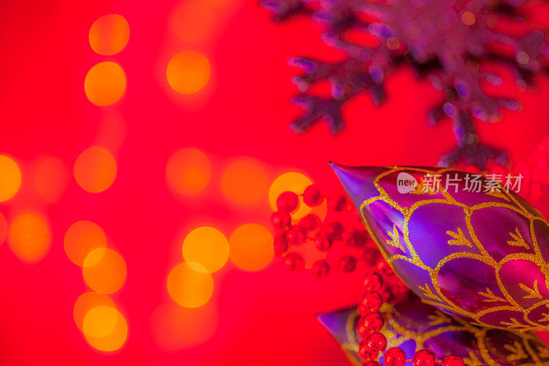 红色背景紫色散景灯圣诞装饰品(P)