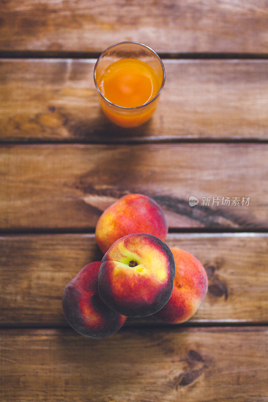 桃子和果汁