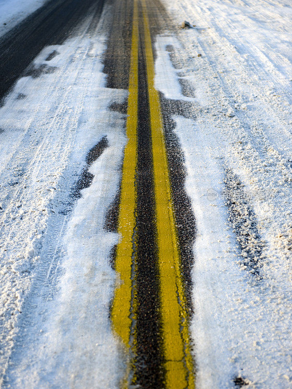 被雪覆盖的道路