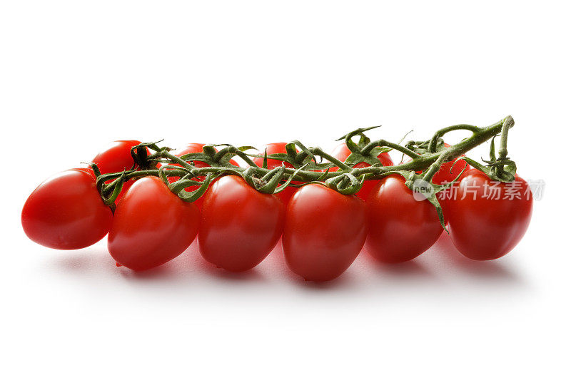 蔬菜:白色背景上孤立的樱桃番茄