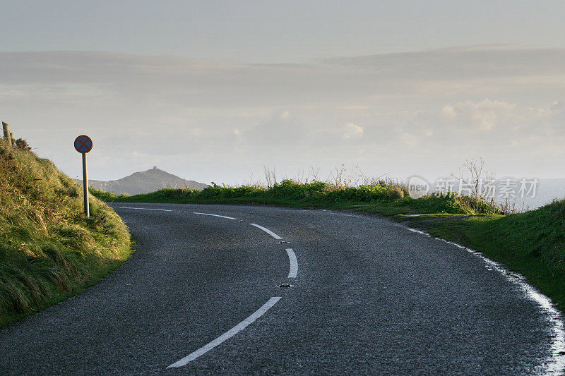 悬崖边上的道路