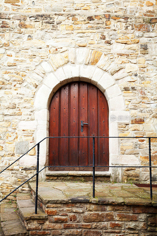 古老的中世纪的门
