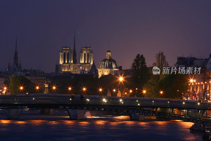 巴黎圣母院和塞纳河