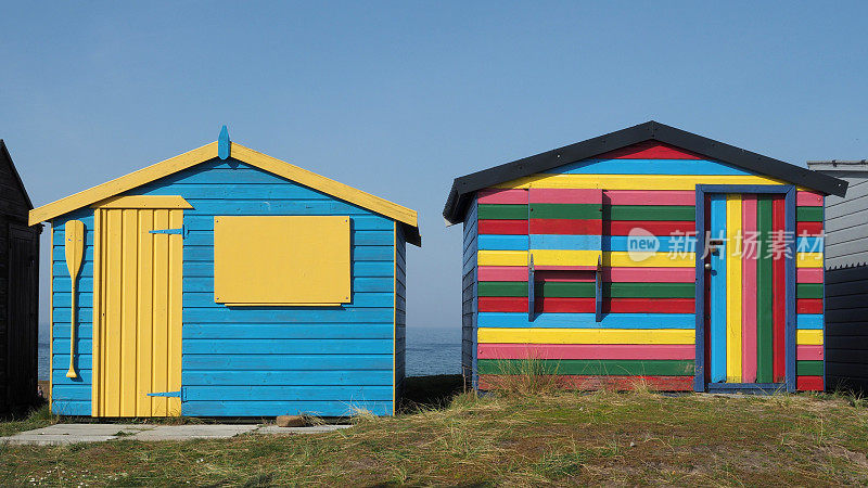 色彩缤纷的海滩小屋，苏格兰