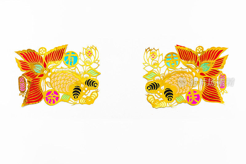 中国传统剪纸艺术图案、窗花装饰。象征着幸福和好运。中国新年装饰元素。(金鱼)。中国金鱼传统剪纸艺术图案。鱼剪纸