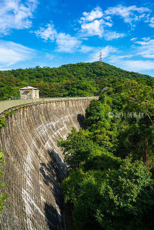 香港金山郊野公园内的水塘水坝