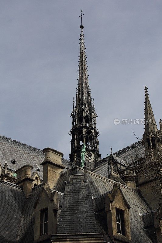 巴黎圣母院的尖顶