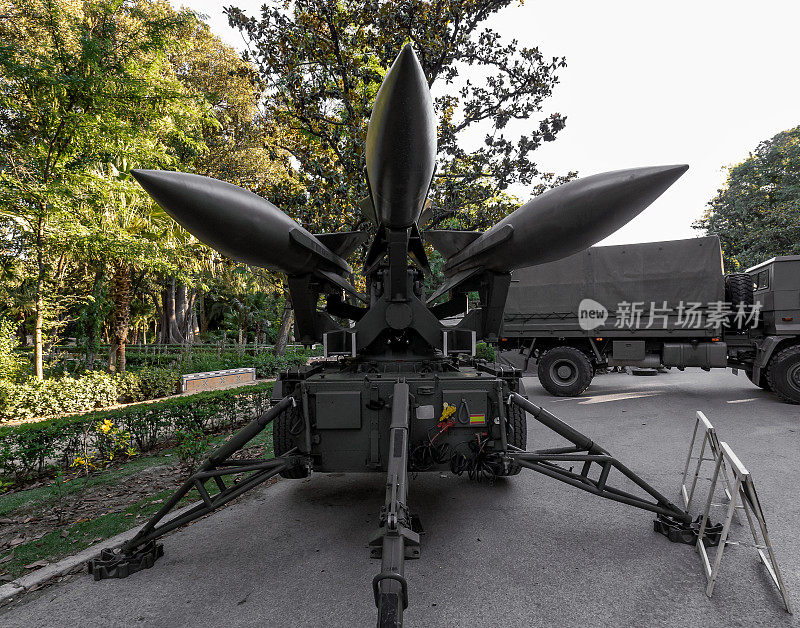鹰式导弹运输发射器。