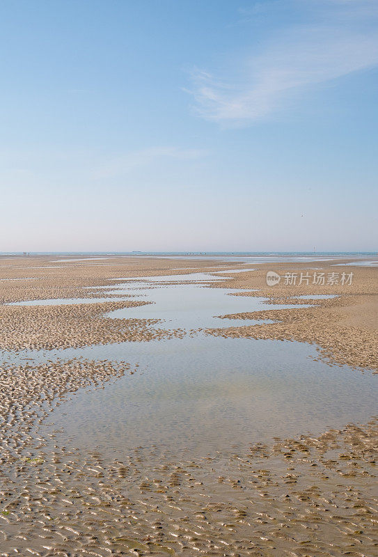 在西威特林的海滩上