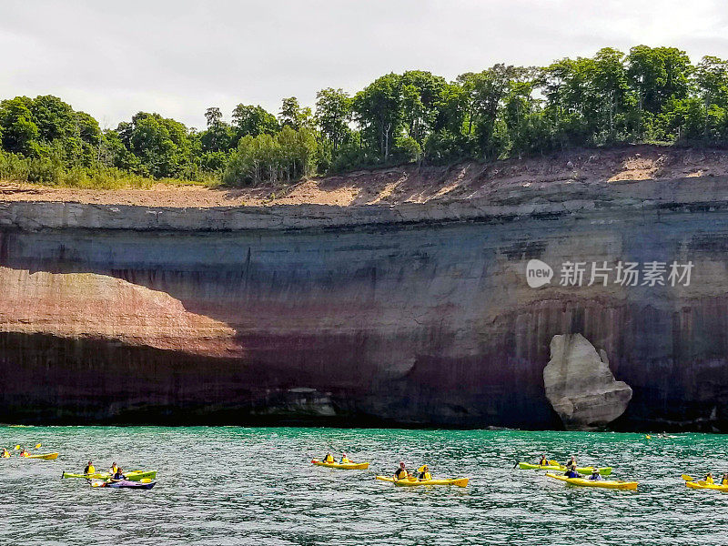 图为密歇根州上半岛的苏必利尔湖国家湖岸